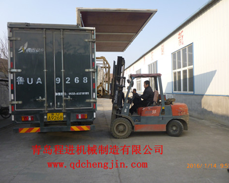 公司生產(chǎn)乳膠發(fā)泡機(jī)發(fā)往南通