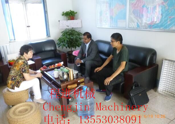 印度客戶來廠驗收乳膠枕頭機械生產線