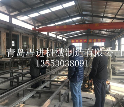 南通客戶車間查看乳膠枕頭生產(chǎn)線制作過程