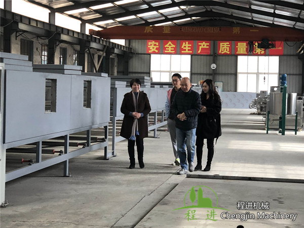 歡迎印度尼西亞客戶來考察乳膠機械