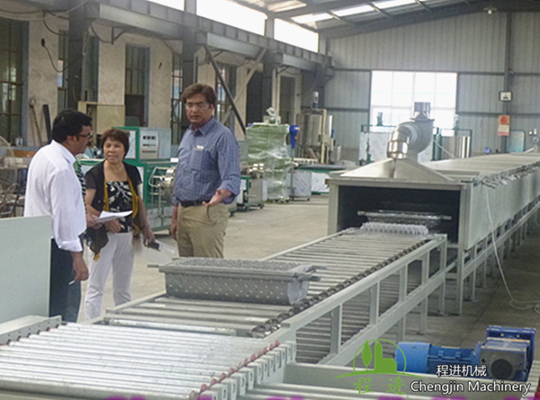 歡迎巴基斯坦客戶來我公司驗收機器