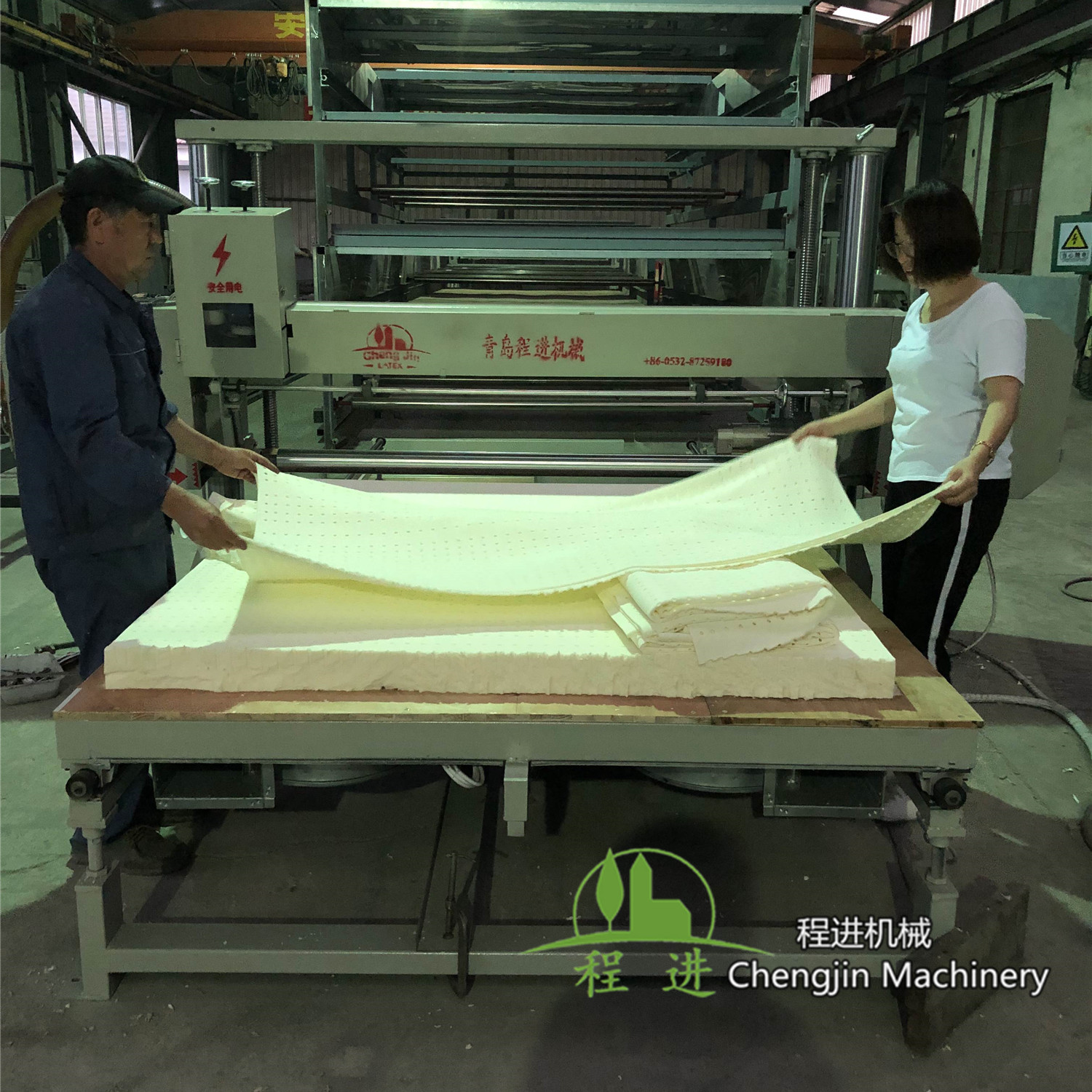 廣東客戶新訂購乳膠平切機一臺