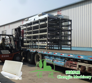 客戶訂購的小型乳膠枕頭生產(chǎn)線準備發(fā)貨